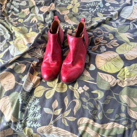 Lucky Brand Red Ankle Booties - Picture 1 of 3